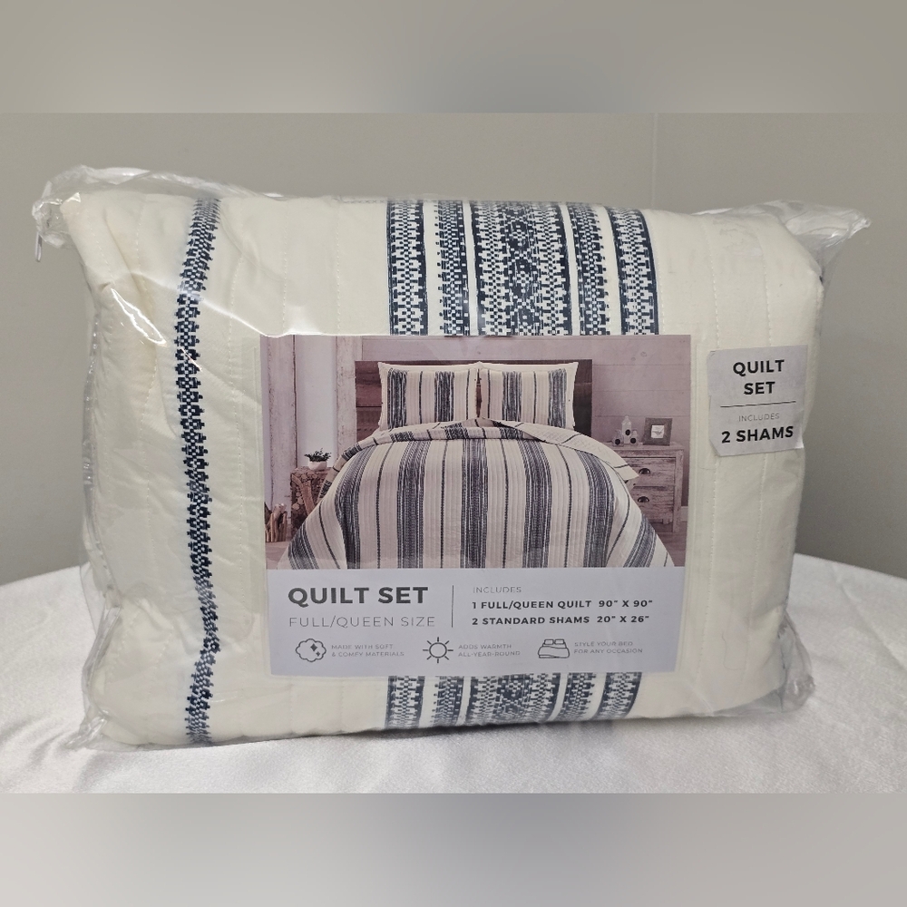 Great Bay Home 3-Piece Full/Queen Reversible Lightweight Quilt Navy & White